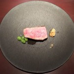 イル アオヤマ - ●熊本県産「あか牛」、新銀杏、ヘーゼルナッツソース