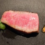 イル アオヤマ - ●熊本県産「あか牛」、新銀杏、ヘーゼルナッツソース