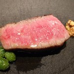 イル アオヤマ - ●熊本県産「あか牛」、新銀杏、ヘーゼルナッツソース