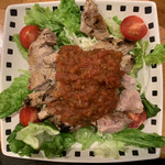 おぎ野 - 賄い。チキンサルサソースサラダ