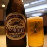 一作鮨 - まずは、これからでしょう。 瓶ビールにしましたよ。 スーパードライとキリンラガーの２種類がありました。 迷わずにキリンのラガー５００円にしましたよ。 さあ、乾杯しましょう。 ぷふぁ～、旨い！！ さ～あ