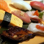 一作鮨 - で、今回は、板さんおまかせにぎり（赤だし・茶碗蒸し付）１０貫 １,２００円にしましたよ。 わおっ、美味しそうですよね。 彩りもいい感じです。