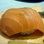 一作鮨 - オーロラサーモンです。