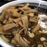 中華そば べんてん - たっぷりのトッピングメンマ