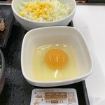 Yoshinoya - 追加で生玉子とサラダを！