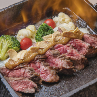 Gourmet Yonemon Yokohama specialty! Iron pot Steak made from rare parts of beef