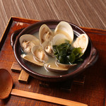 Large clams steamed in sake