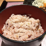 Tonkatsu Katsumasa - ご飯は白米と、さくら十穀米を選べます