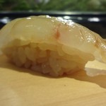 鮨屋とんぼ - 赤酢のシャリ