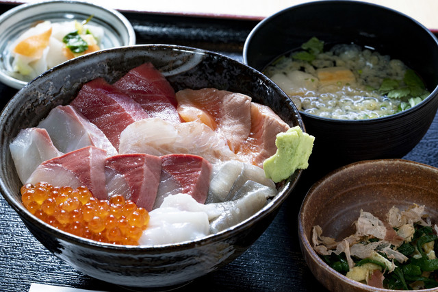 ホカホカ酢飯の海鮮丼 By おまめさん 海鮮 まんまてい 自治医大 居酒屋 食べログ