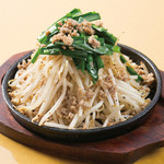 Stir-fried minced meat and bean sprouts