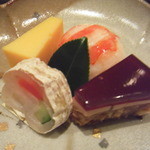 まき村 - 卵焼　車海老の手鞠寿司　フォアグラの寄せ物　鱚の巻き物