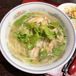 グリーンペッパー - ランチメニュー「ケイトウガイ(チキンスープの米粉麺)」(850円)