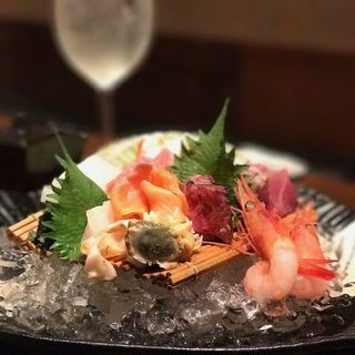 《新鮮》お刺身盛り合わせ！新鮮な魚に合う日本酒も♪