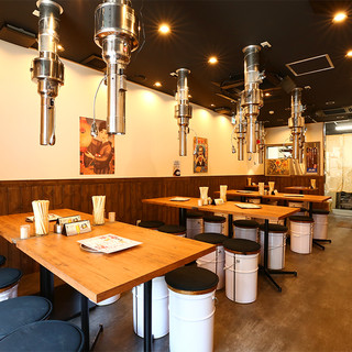 A popular Yakiniku (Grilled meat) bar with a retro atmosphere!