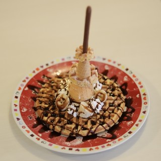 Hot topic in the media! There are also plenty Sweets such as the famous "Tower Waffle"♪