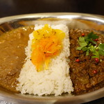 マトンキーマと玉ねぎ豚バラの相がけ、ライス小盛