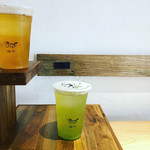  グルービーな、お茶 - 東方美人茶￥７００（茶色）  緑茶￥５００（緑色）