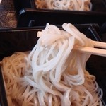 なみき庵 - 持ち上げると白さが際立ちます。