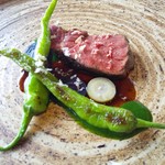 レストラン ウオゼン - 長岡のガンジー牛の乳牛を赤ワインとニラのソースで