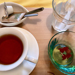 ガーデンカフェ 森の小舎 - 金魚&紅茶