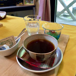 ガーデンカフェ 森の小舎 - コーヒーの器は陶器です