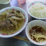 阿村牛肉湯 - 白めしはTWD10