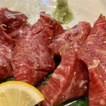 炭火焼肉 ぐら - この肉の厚みが嬉しいっ！！
