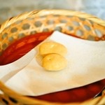 嵯峨沢館 - 2012/Jan.　サービスのピーカンナッツ。なんとこれが美味しい。