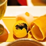 嵯峨沢館 - 2012/Jan.　八寸　黄味ずし茶巾絞り、奥に蟹奉書巻き