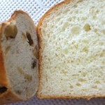 ブーランジュリー・マルゼルブ - レーズンとくるみ＆食パン断面:2012年1月