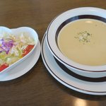 Biggu Shefu - セットのコーンスープとサラダです