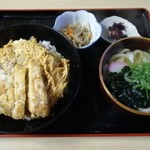 越後庵 - ミニうどん付きのカツ丼セットです。(2019年8月)