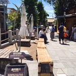 うなぎ 桜家 - お店隣は待ちやすい小川と神社