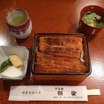 うなぎ 桜家 - 1匹でこんな感じ