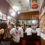 つけ麺 津気屋 - 平日午後10時過ぎでも満席…