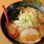 味噌の金子 - 赤の味噌ラーメン。