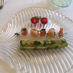 パリの朝市 - 最初の一皿