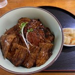 炭火焼豚丼 とんび - 豚丼 ミックス  880円（税込）