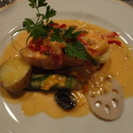 キャトルラパン - お魚　アトランティックサーモン　パプリカバターソース