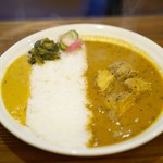 カレー&オリエンタルバル 桃の実 - チキンカレー+セット１５０円