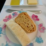 Private Dining Brise Verte - パン チャバタオニオンとフォカッチャ