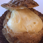 113219194 - シュークリームのアップ