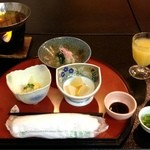 Shunran No Yado Sakaeya - 夕食(最初の配膳状態)