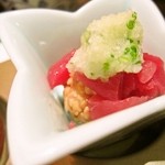 嵯峨沢館 - 2012/Jan.　挽き割り納豆。上にはマグロのブツ