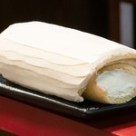 北の自然菓 柳月 - 雪次郎のバタークリームロールケーキ