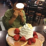 Eggs'n Things - いちごのパンケーキ