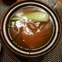 華都飯店 OsakaMetro本町ビル店 - フカヒレ入りのスープ