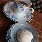 OSUASIRI AYURVEDA DINING SALON - ココナッツアイスとティー