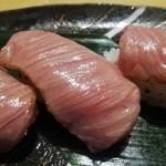 肉と魚とめん料理が充実している店 なにがし - 松阪牛の炙り寿司